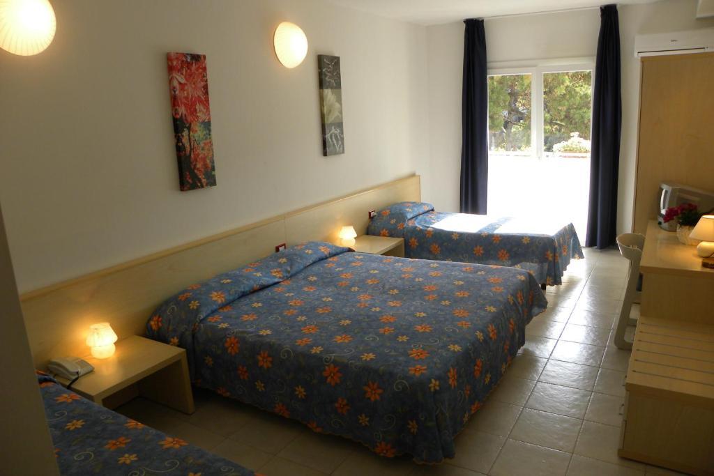 Hotel Santa Cruz Линяно Сабиадоро Стая снимка