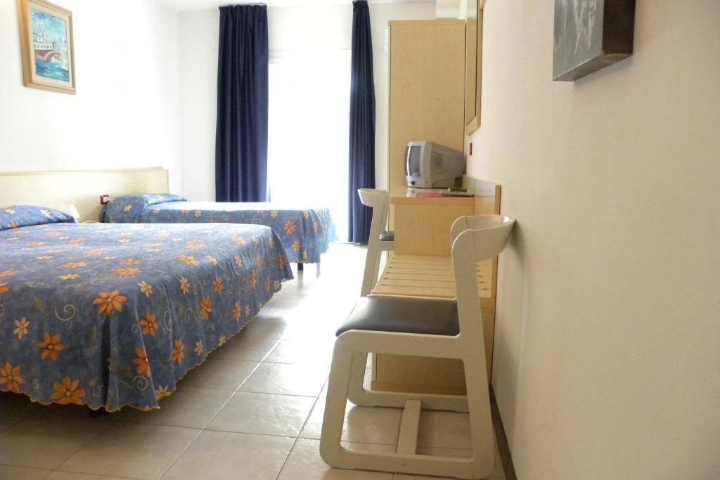 Hotel Santa Cruz Линяно Сабиадоро Стая снимка