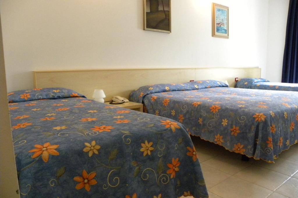 Hotel Santa Cruz Линяно Сабиадоро Стая снимка