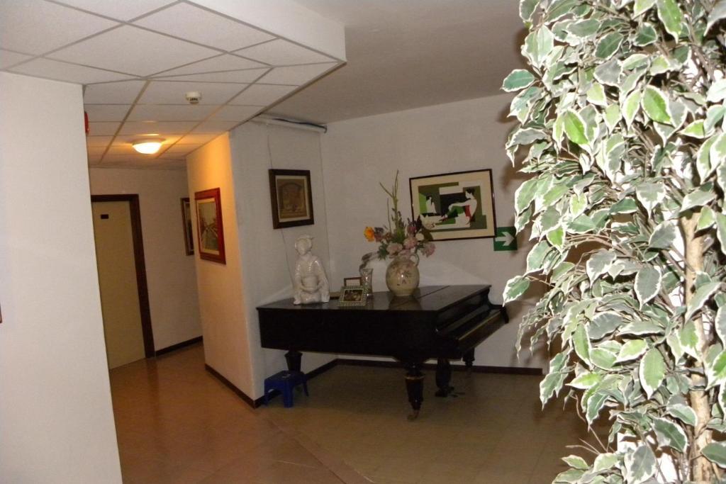 Hotel Santa Cruz Линяно Сабиадоро Екстериор снимка