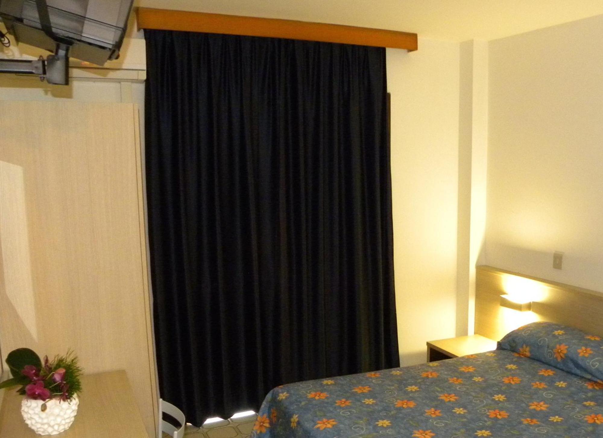 Hotel Santa Cruz Линяно Сабиадоро Екстериор снимка